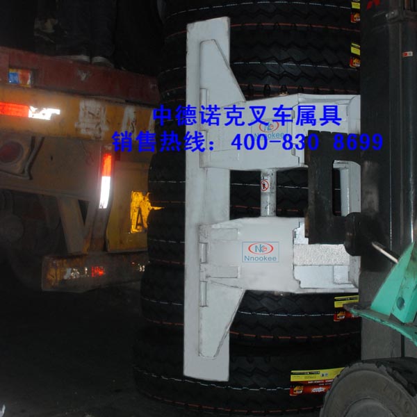 供應(yīng)輪胎夾、輪胎夾抱機(jī)、夾抱車、輪胎搬運(yùn)車、抱夾、抱卷夾、輪胎夾抱機(jī)