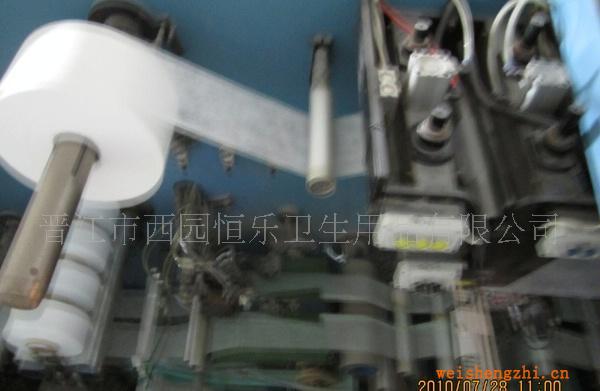晉江市西園恒樂機器設備圖案--衛生巾，尿褲生產機器一角